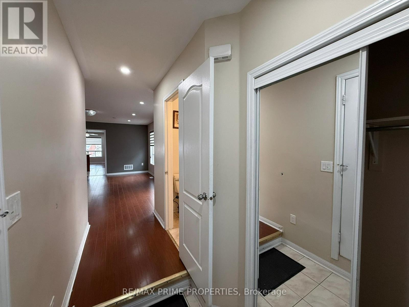 20 Murphy Road, Brampton, Ontario  L6S 6L2 - Photo 6 - W12616504