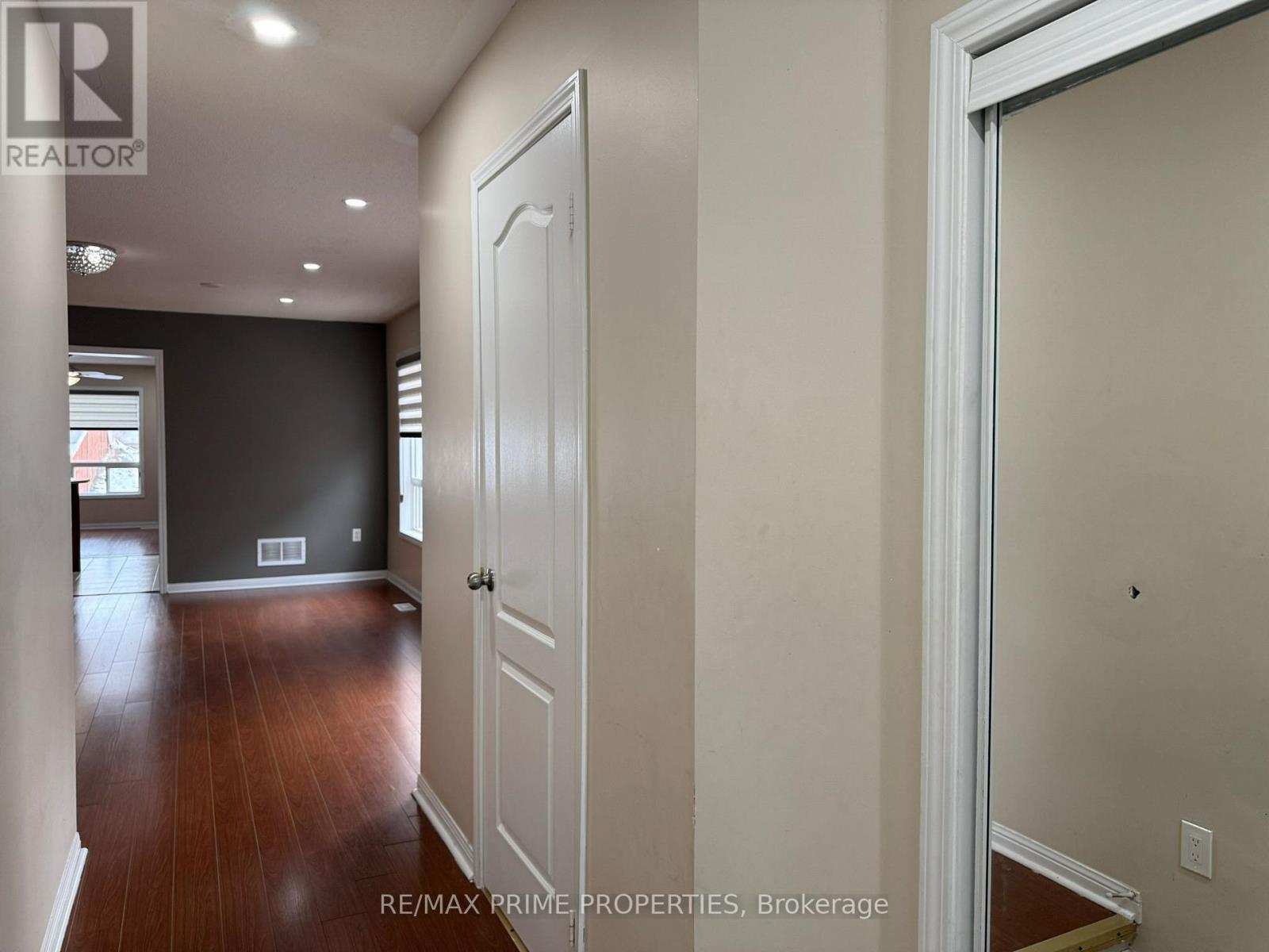 20 Murphy Road, Brampton, Ontario  L6S 6L2 - Photo 7 - W12616504