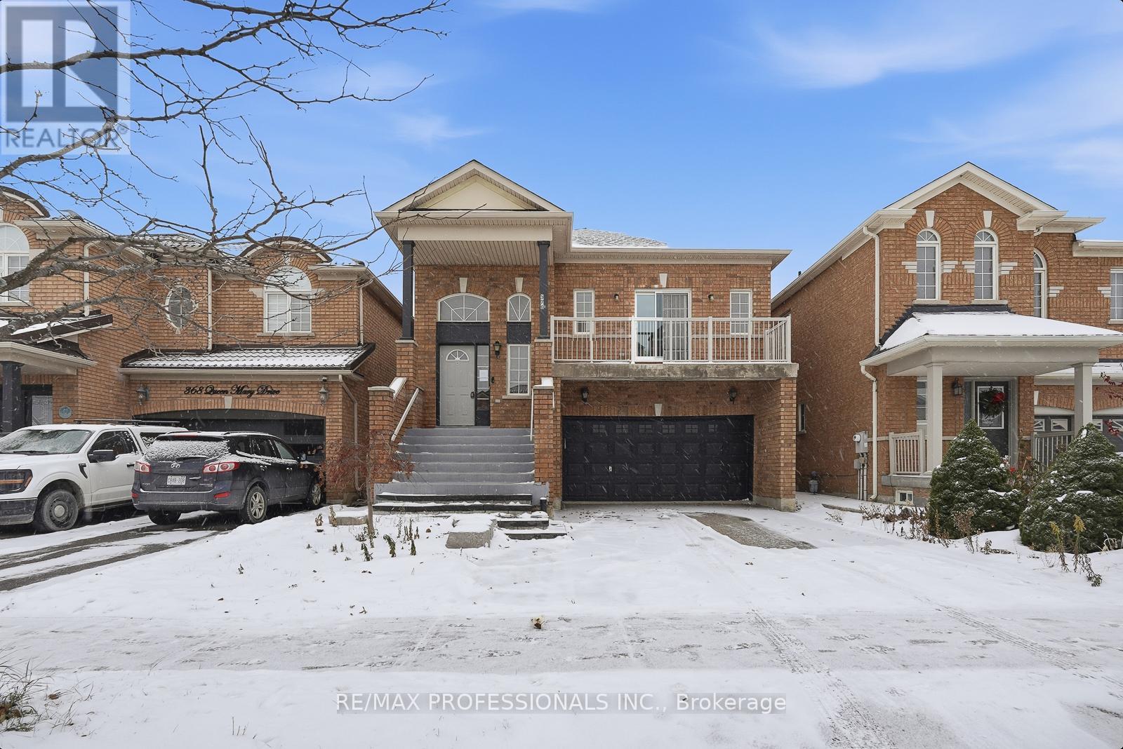 370 Queen Mary Drive, Brampton, Ontario  L7A 3T1 - Photo 1 - W12616524