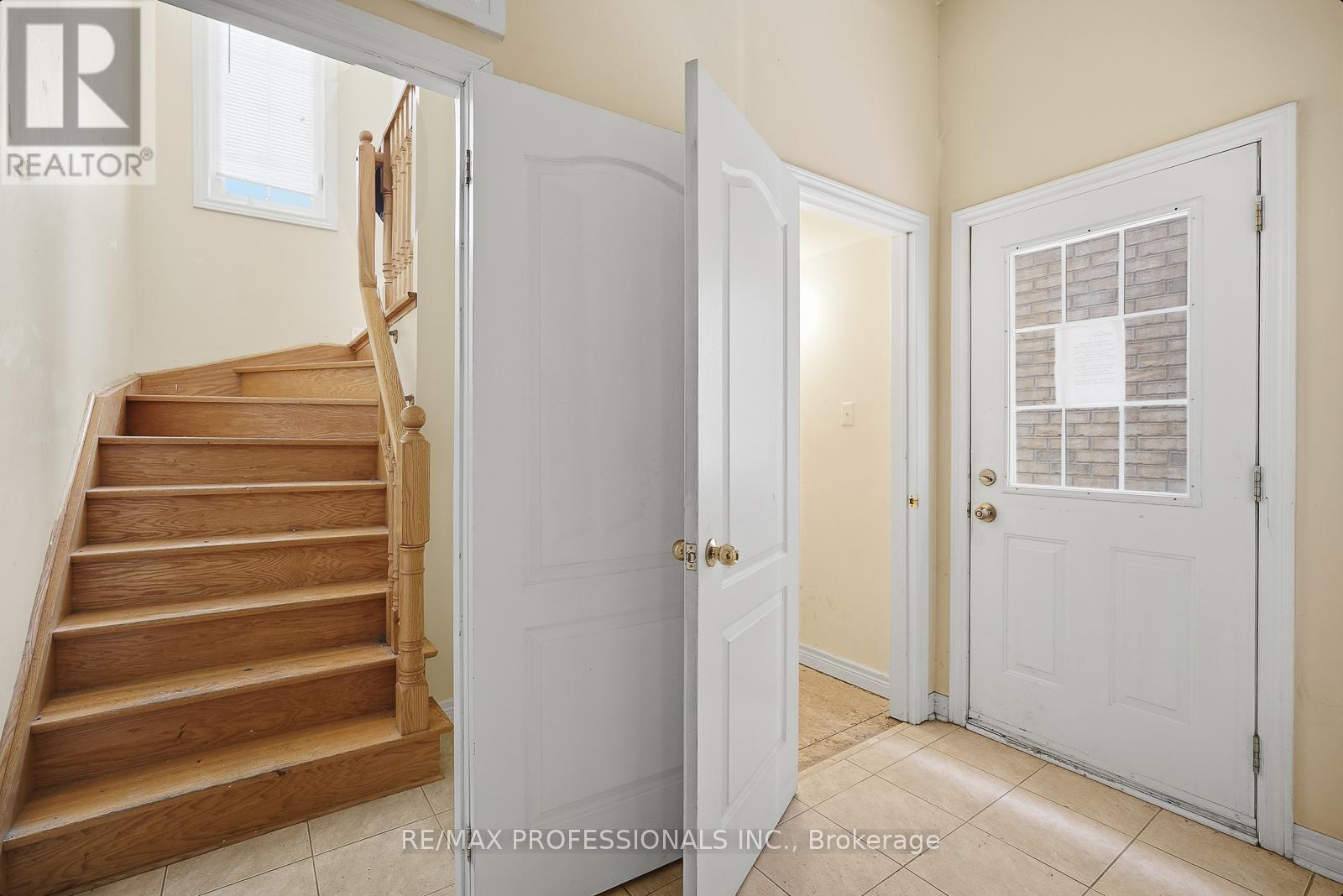 370 Queen Mary Drive, Brampton, Ontario  L7A 3T1 - Photo 16 - W12616524