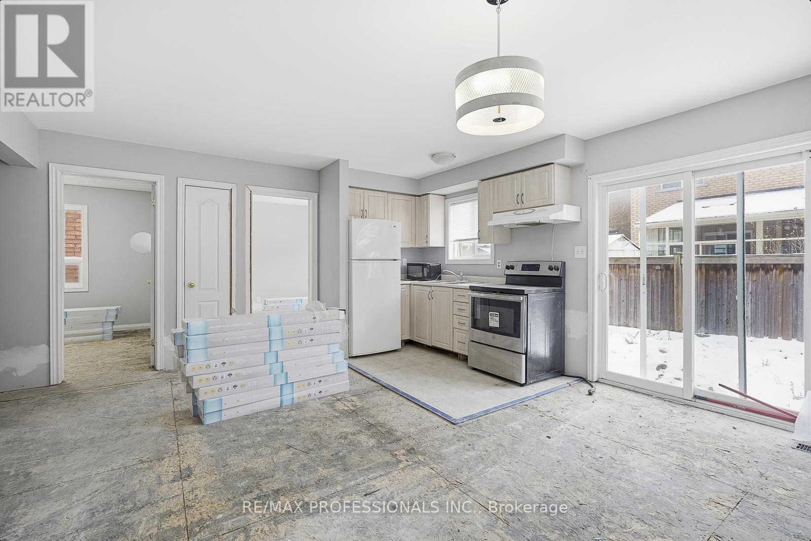 370 Queen Mary Drive, Brampton, Ontario  L7A 3T1 - Photo 17 - W12616524