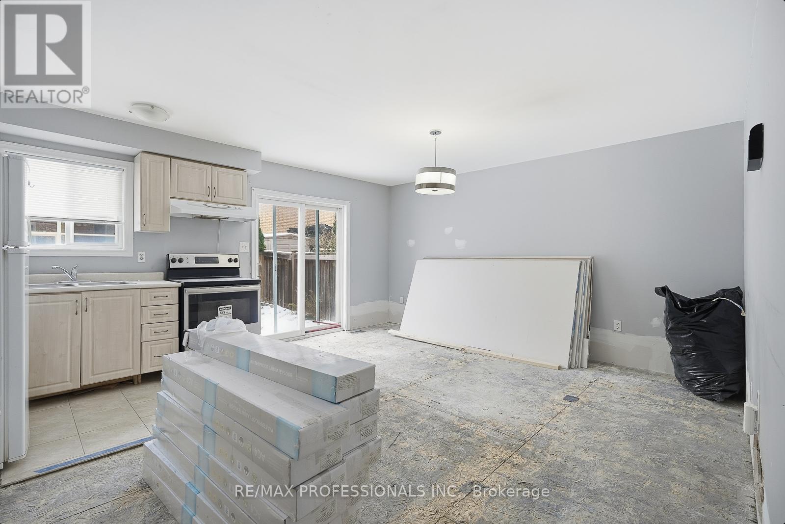 370 Queen Mary Drive, Brampton, Ontario  L7A 3T1 - Photo 18 - W12616524