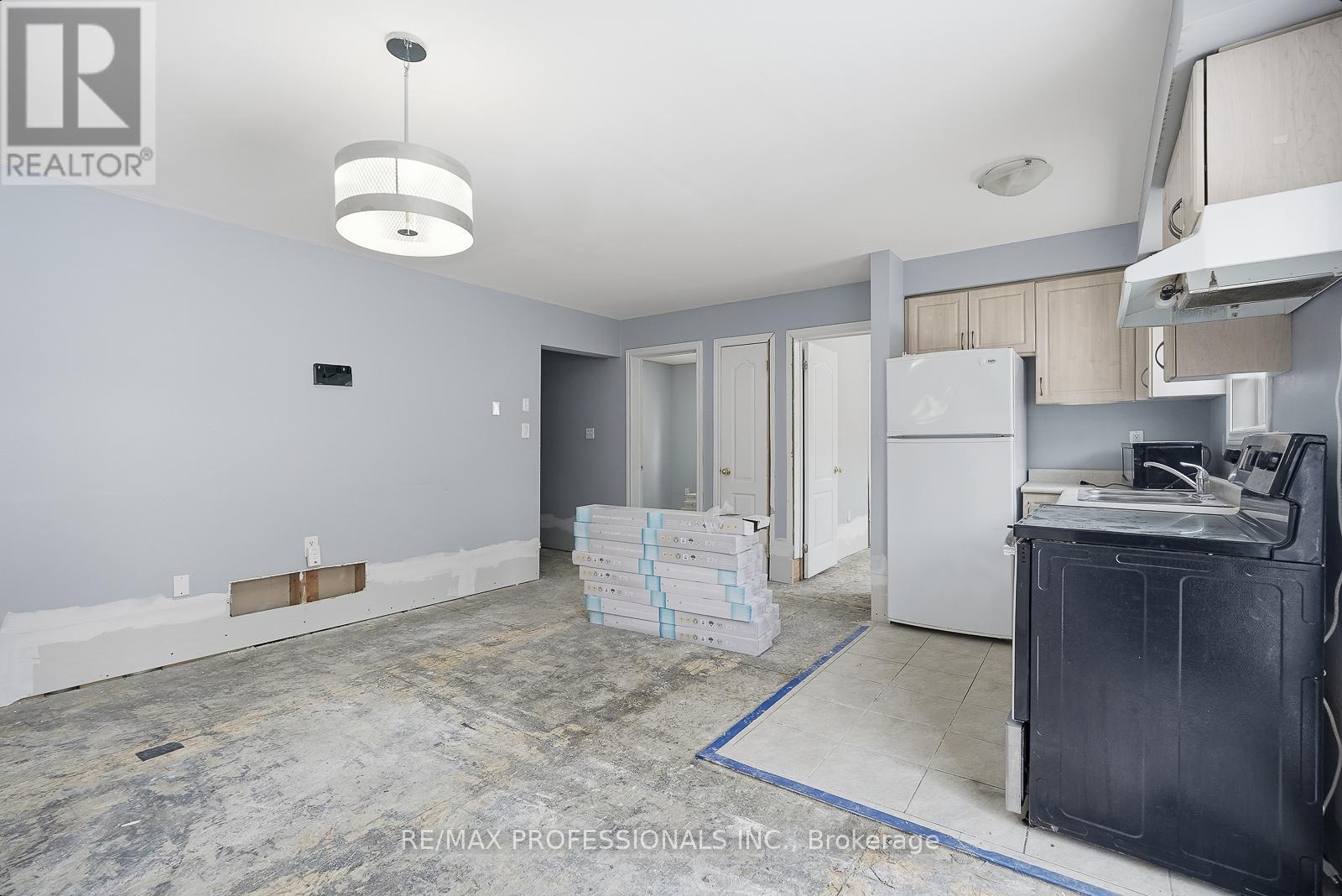 370 Queen Mary Drive, Brampton, Ontario  L7A 3T1 - Photo 19 - W12616524