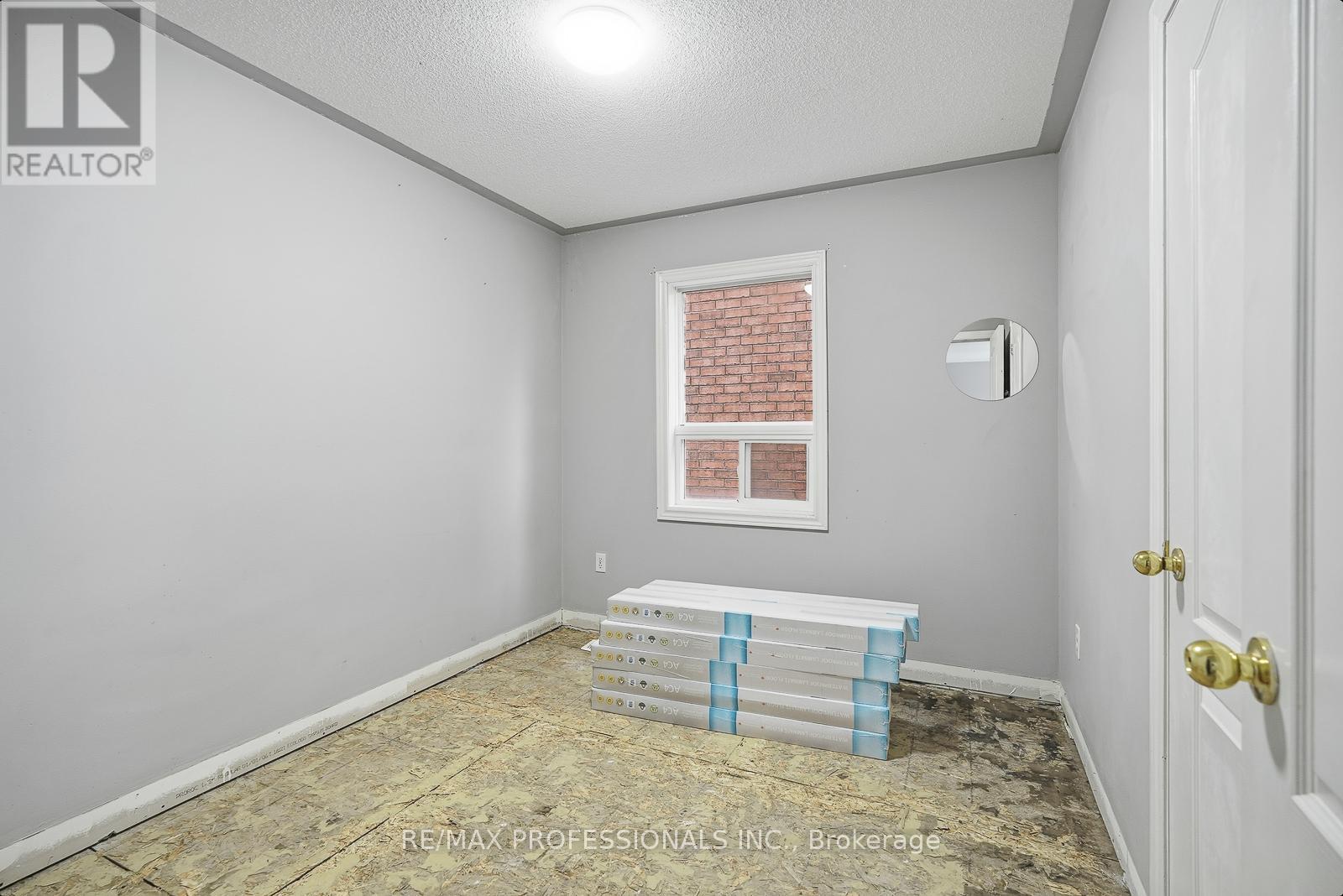 370 Queen Mary Drive, Brampton, Ontario  L7A 3T1 - Photo 20 - W12616524