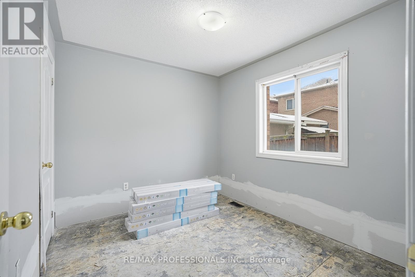 370 Queen Mary Drive, Brampton, Ontario  L7A 3T1 - Photo 21 - W12616524