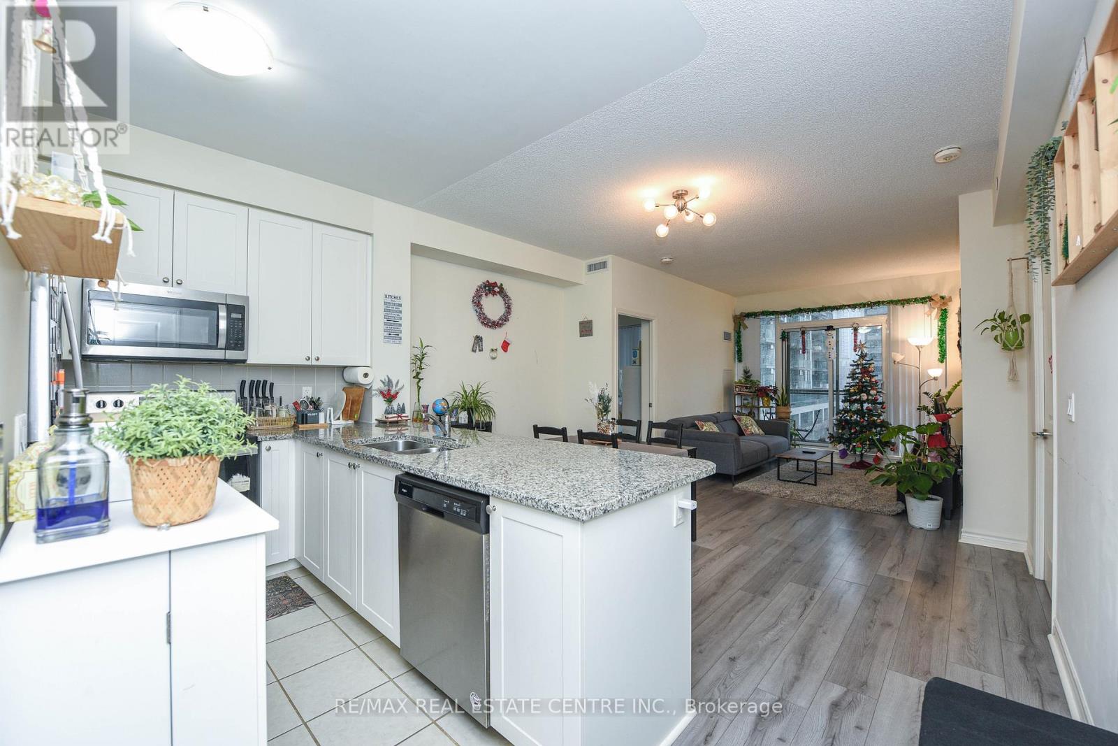 507 - 349 Rathburn Road, Mississauga, Ontario  L5B 0G9 - Photo 11 - W12616544