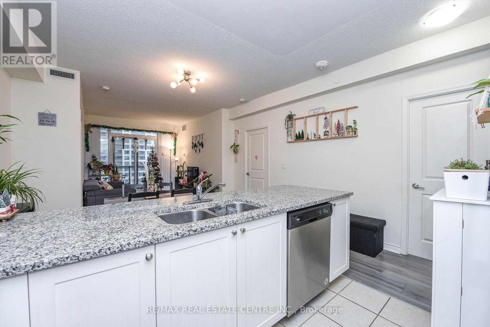 507 - 349 Rathburn Road, Mississauga, Ontario  L5B 0G9 - Photo 13 - W12616544