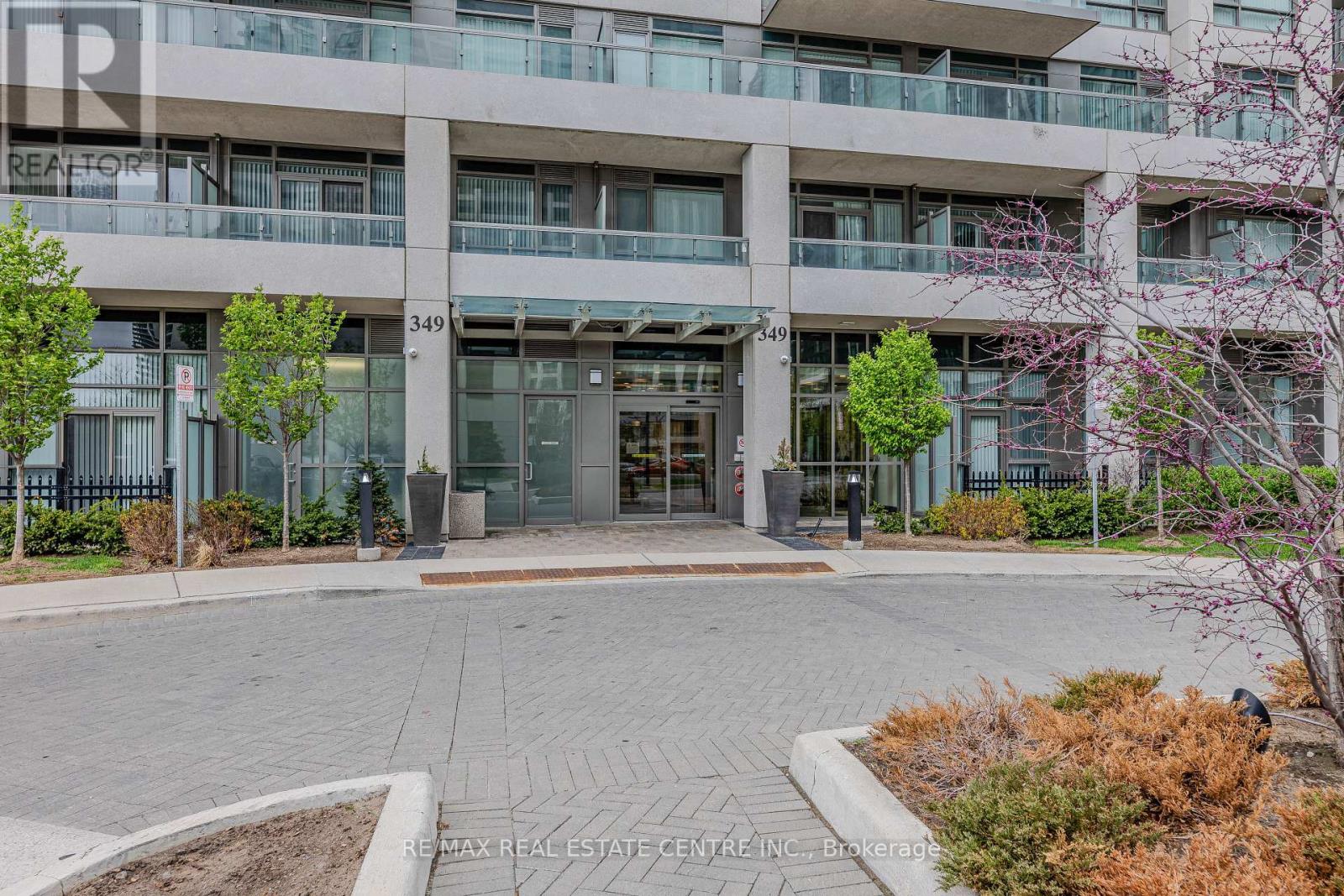 507 - 349 Rathburn Road, Mississauga, Ontario  L5B 0G9 - Photo 2 - W12616544