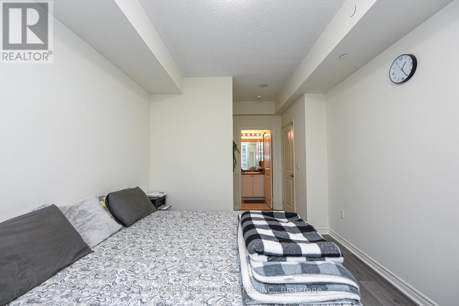 507 - 349 Rathburn Road, Mississauga, Ontario  L5B 0G9 - Photo 24 - W12616544