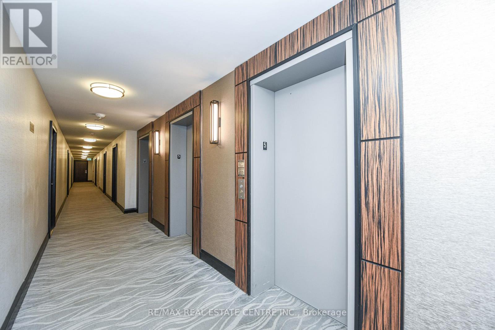 507 - 349 Rathburn Road, Mississauga, Ontario  L5B 0G9 - Photo 5 - W12616544