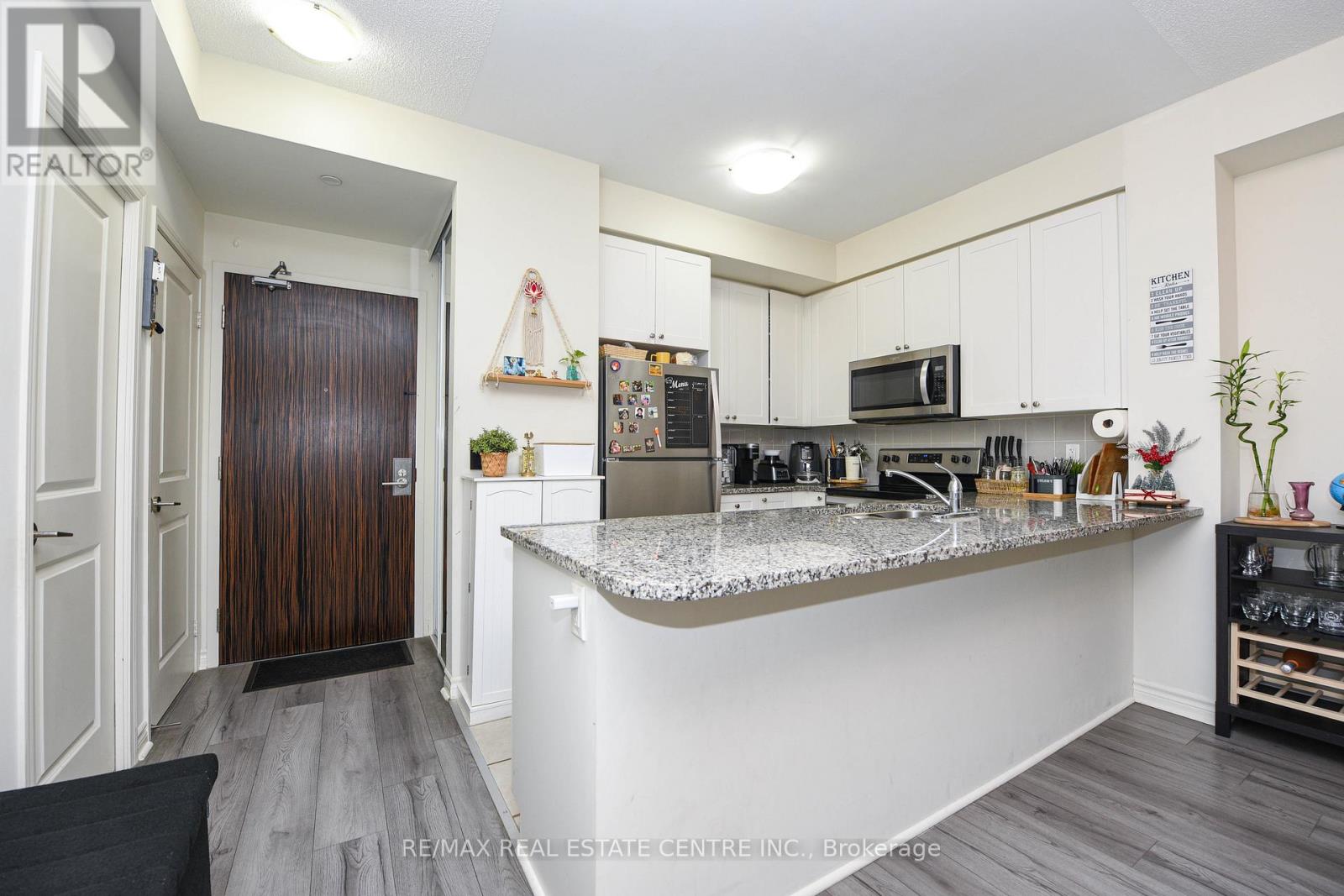 507 - 349 Rathburn Road, Mississauga, Ontario  L5B 0G9 - Photo 7 - W12616544