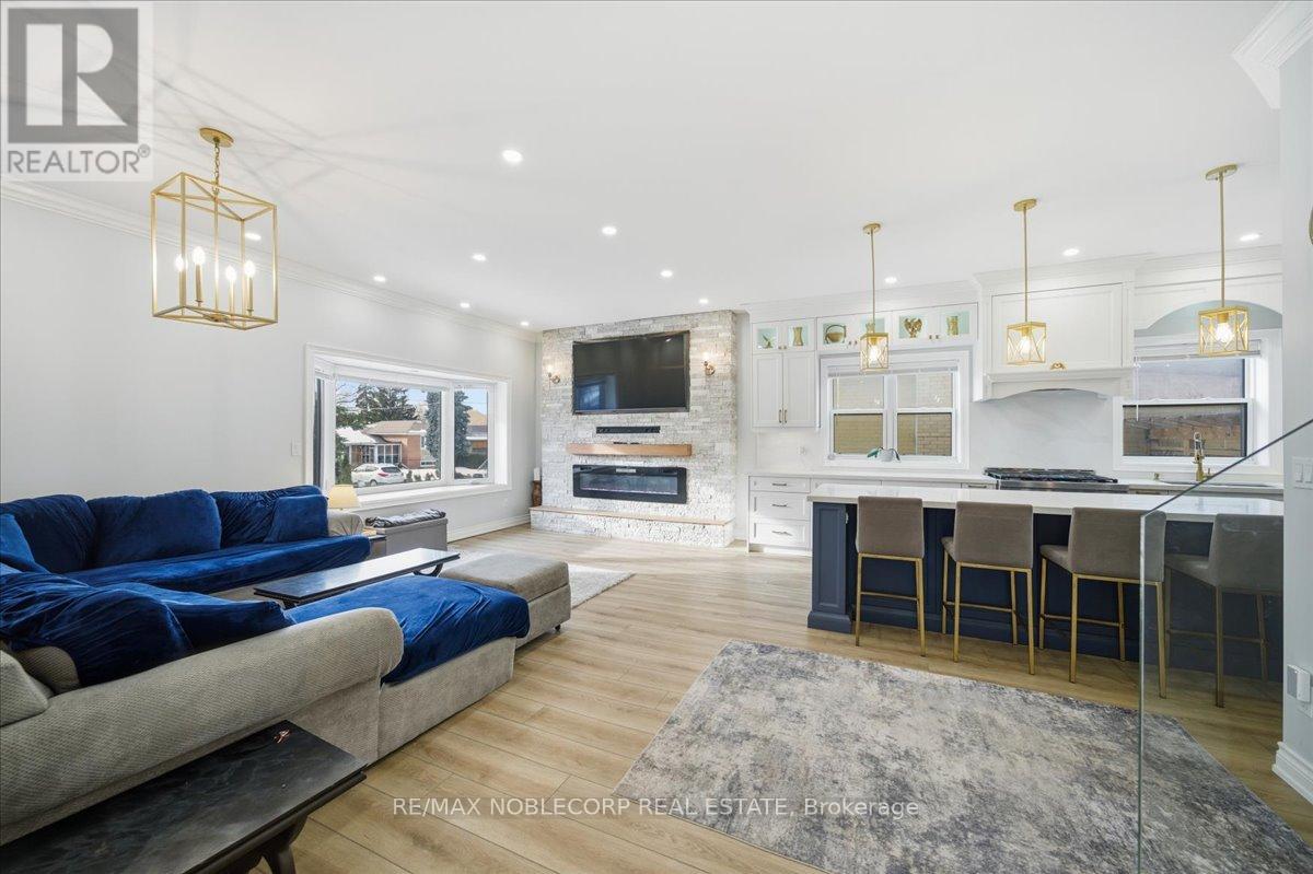 Main - 18 Florida Crescent, Toronto, Ontario  M9M 1P5 - Photo 10 - W12616572