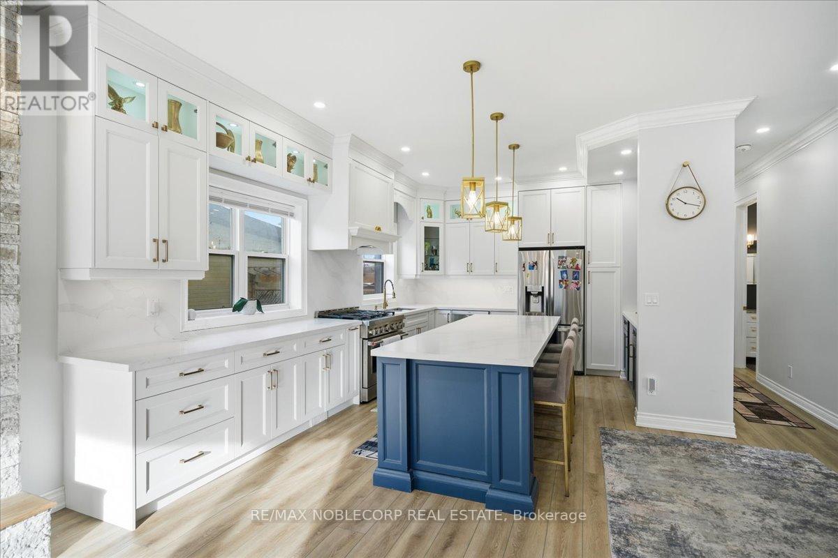 Main - 18 Florida Crescent, Toronto, Ontario  M9M 1P5 - Photo 16 - W12616572