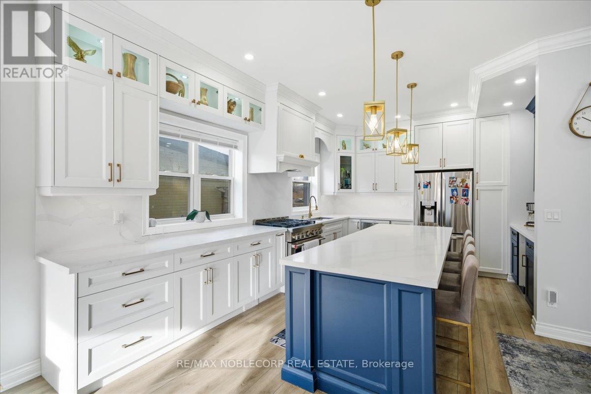 Main - 18 Florida Crescent, Toronto, Ontario  M9M 1P5 - Photo 17 - W12616572