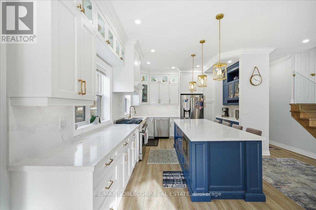 Main - 18 Florida Crescent, Toronto, Ontario  M9M 1P5 - Photo 18 - W12616572