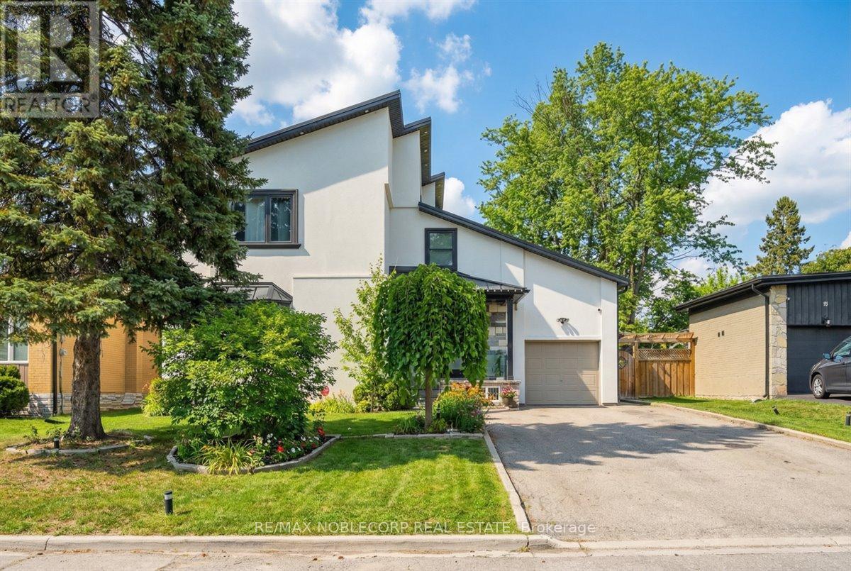 Main - 18 Florida Crescent, Toronto, Ontario  M9M 1P5 - Photo 2 - W12616572