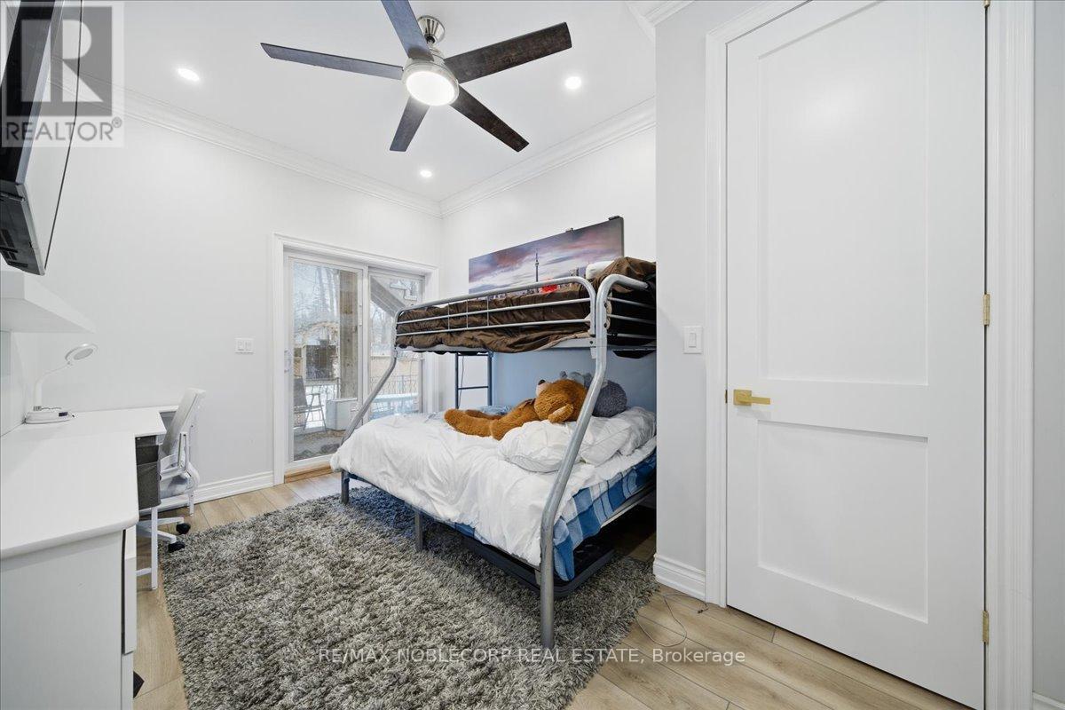 Main - 18 Florida Crescent, Toronto, Ontario  M9M 1P5 - Photo 23 - W12616572