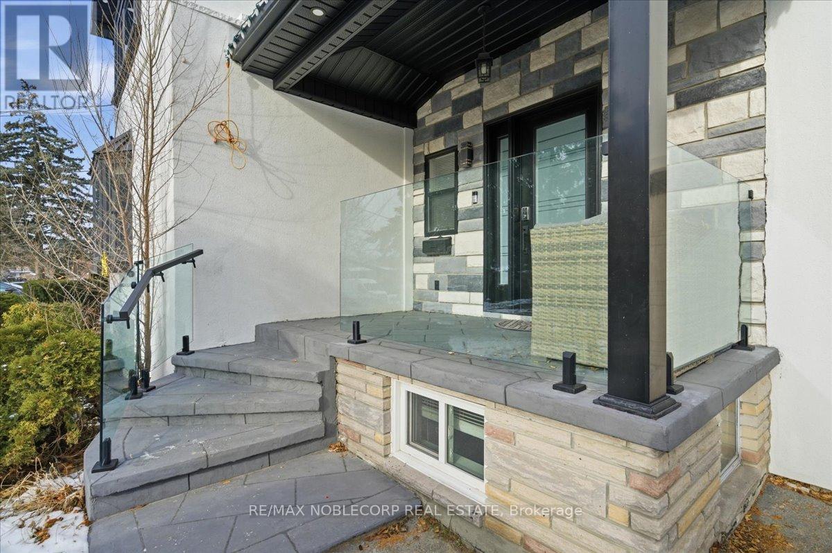 Main - 18 Florida Crescent, Toronto, Ontario  M9M 1P5 - Photo 3 - W12616572