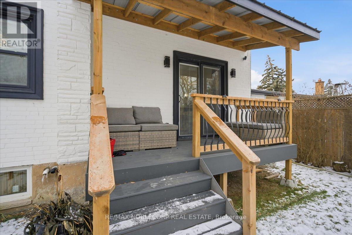 Main - 18 Florida Crescent, Toronto, Ontario  M9M 1P5 - Photo 34 - W12616572