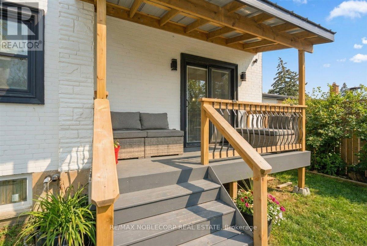 Main - 18 Florida Crescent, Toronto, Ontario  M9M 1P5 - Photo 35 - W12616572