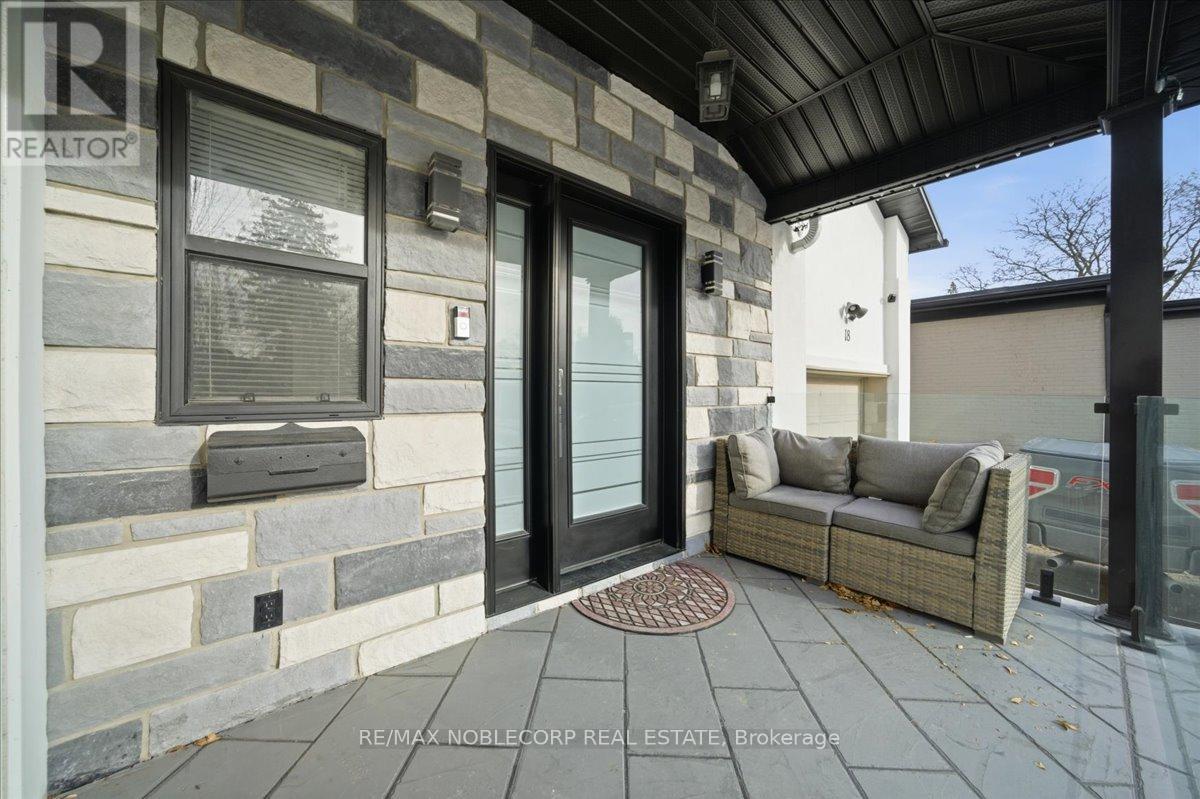 Main - 18 Florida Crescent, Toronto, Ontario  M9M 1P5 - Photo 4 - W12616572