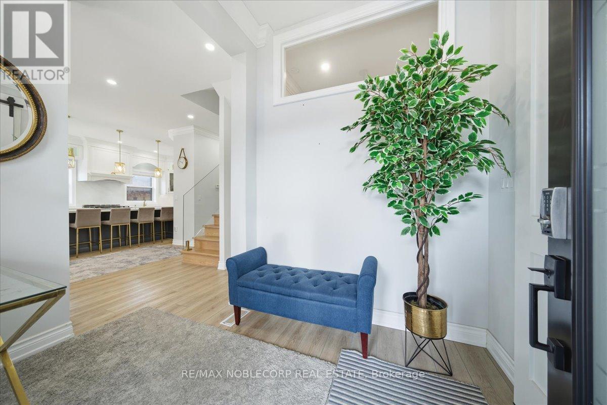 Main - 18 Florida Crescent, Toronto, Ontario  M9M 1P5 - Photo 5 - W12616572