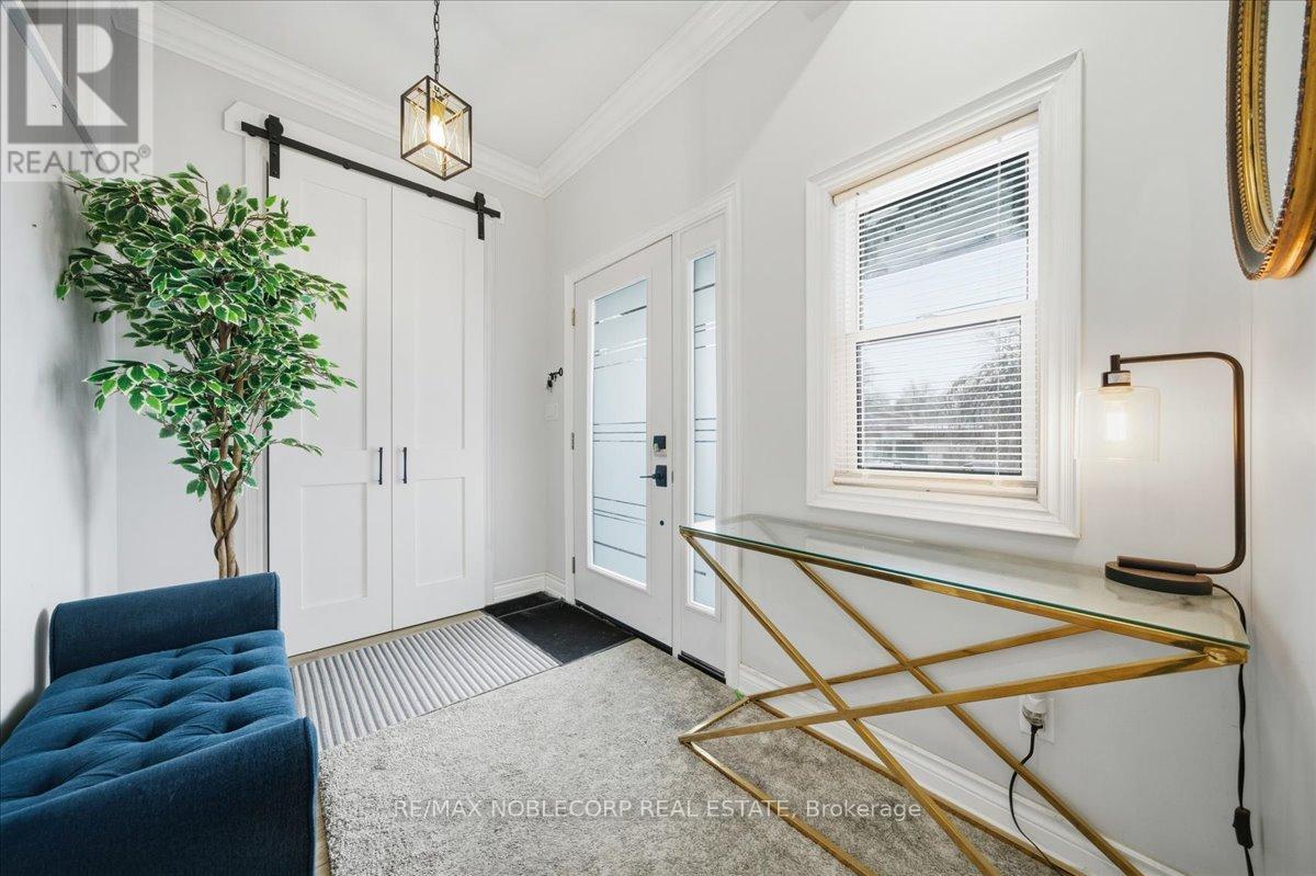 Main - 18 Florida Crescent, Toronto, Ontario  M9M 1P5 - Photo 6 - W12616572