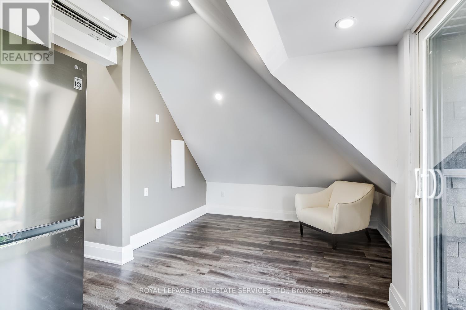 3 - 19 Springhurst Avenue, Toronto, Ontario  M6K 1B1 - Photo 7 - W12616584