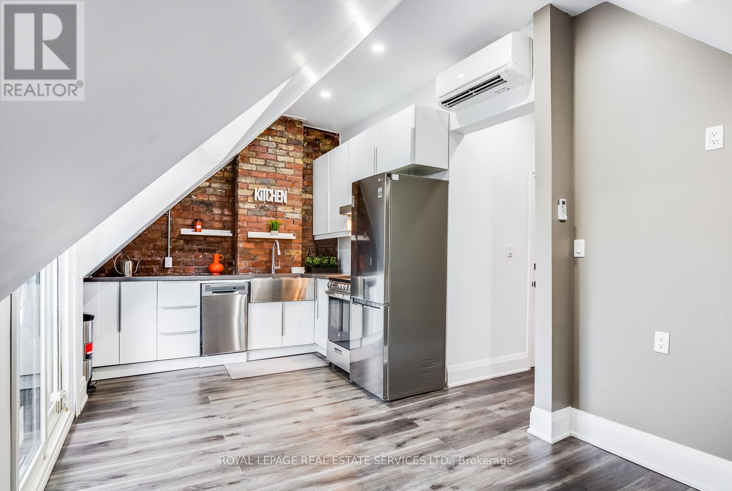 3 - 19 Springhurst Avenue, Toronto, Ontario  M6K 1B1 - Photo 8 - W12616584