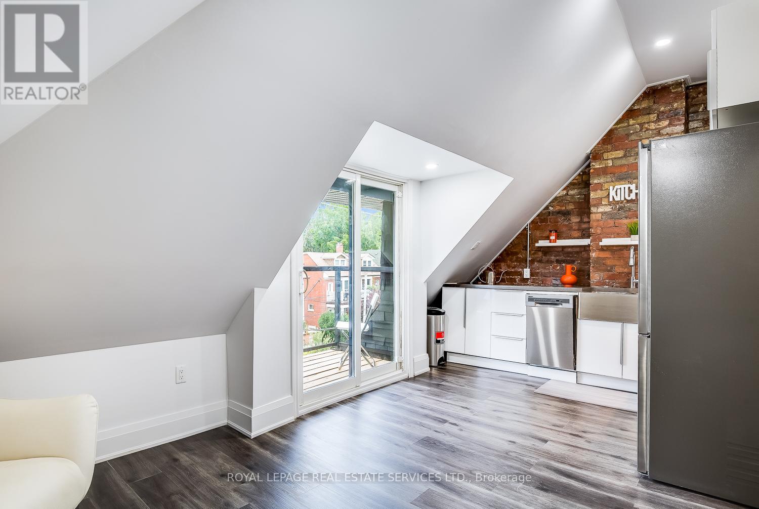 3 - 19 Springhurst Avenue, Toronto, Ontario  M6K 1B1 - Photo 9 - W12616584