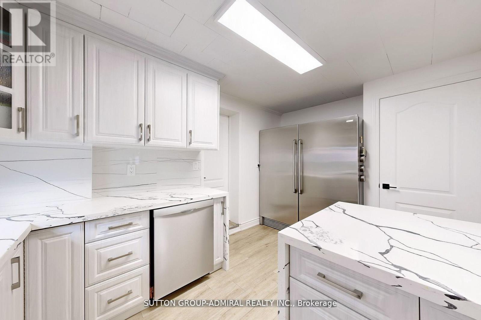 14 Spears Street, Toronto, Ontario  M6N 3X7 - Photo 12 - W12616586