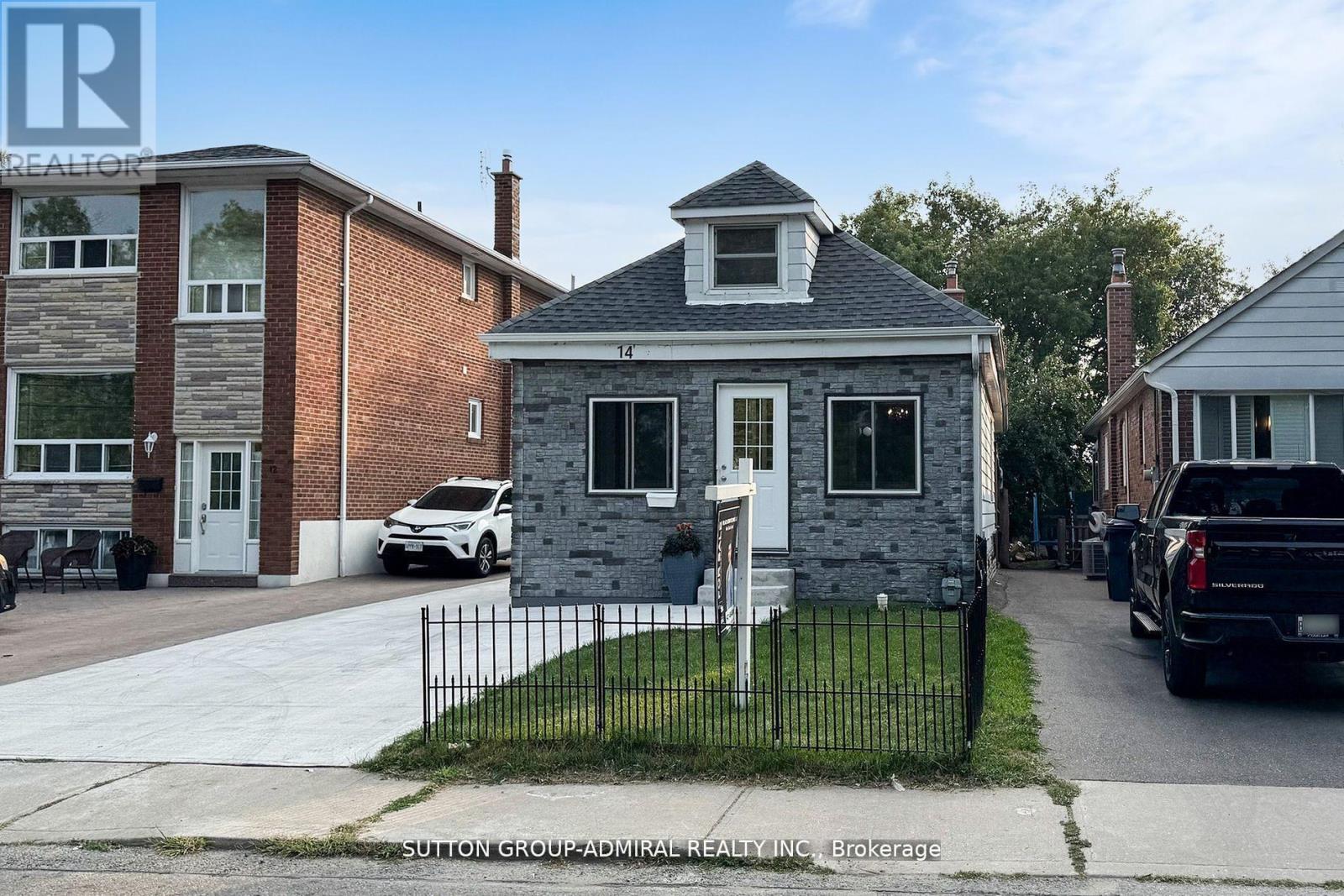14 Spears Street, Toronto, Ontario  M6N 3X7 - Photo 2 - W12616586