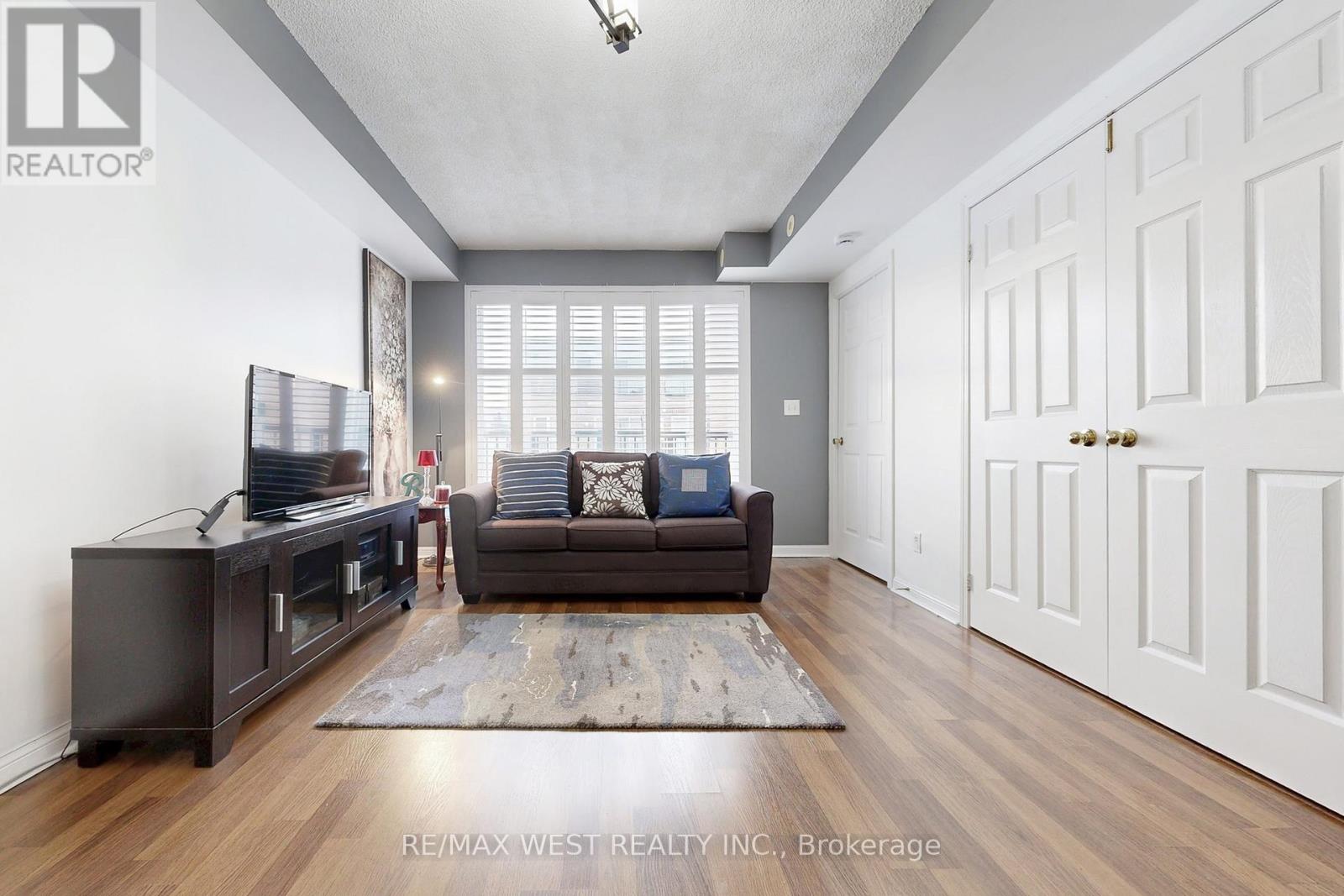 2046 - 3043 FINCH AVENUE W, Toronto, Ontario