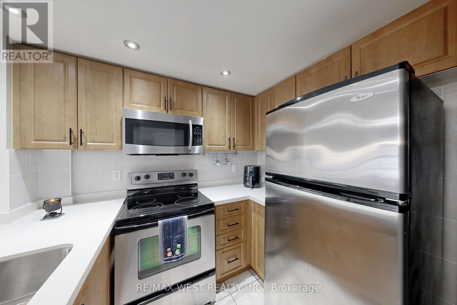 2046 - 3043 Finch Avenue W, Toronto, Ontario  M9M 0A4 - Photo 13 - W12616594