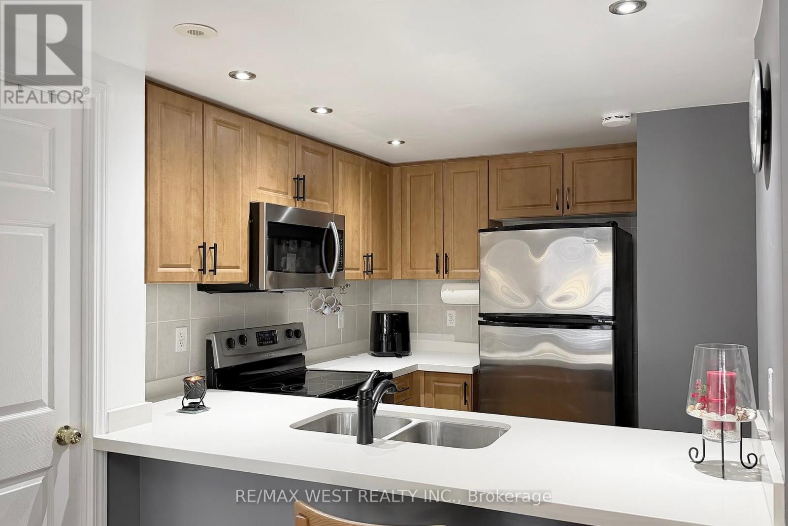 2046 - 3043 Finch Avenue W, Toronto, Ontario  M9M 0A4 - Photo 14 - W12616594