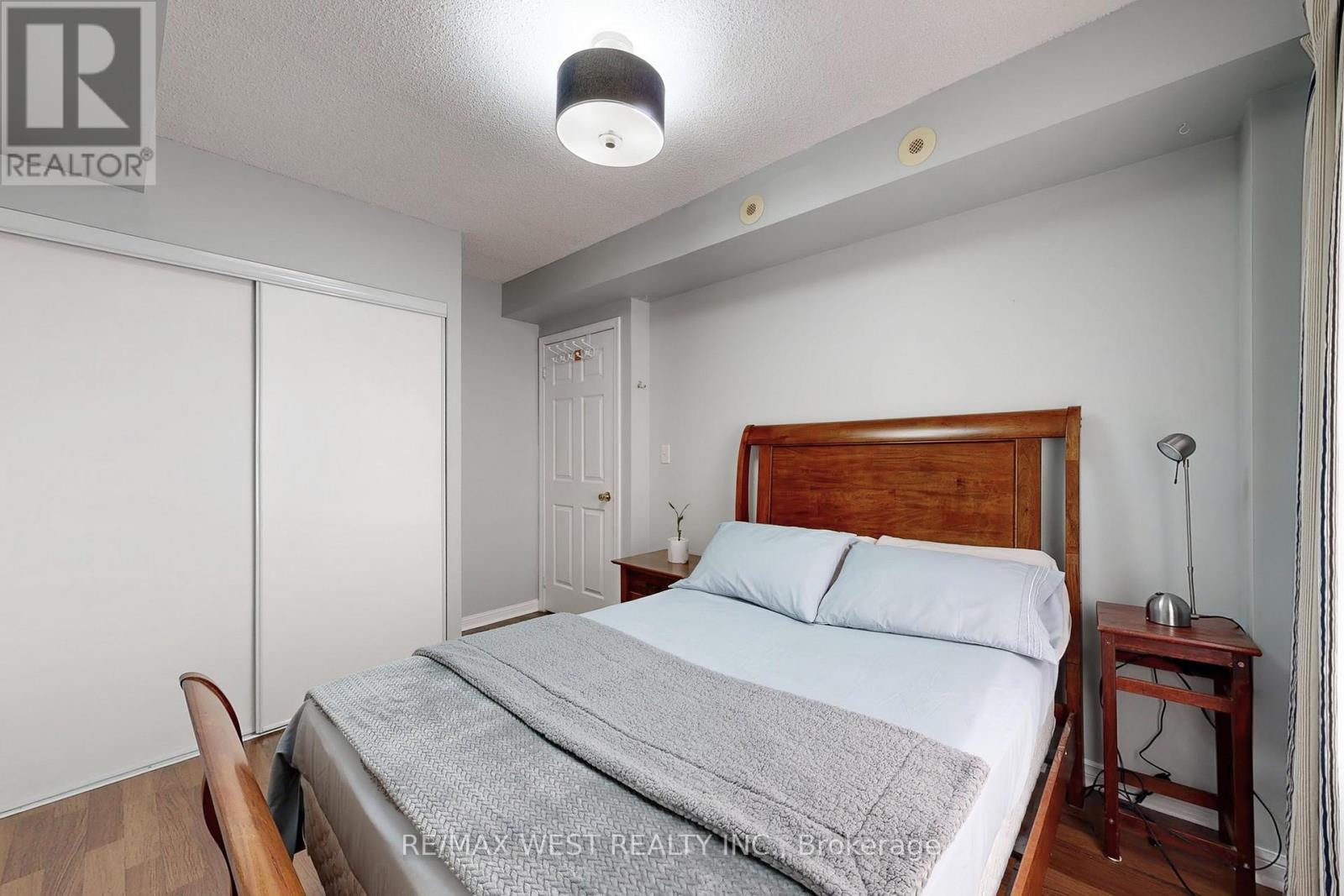 2046 - 3043 Finch Avenue W, Toronto, Ontario  M9M 0A4 - Photo 17 - W12616594