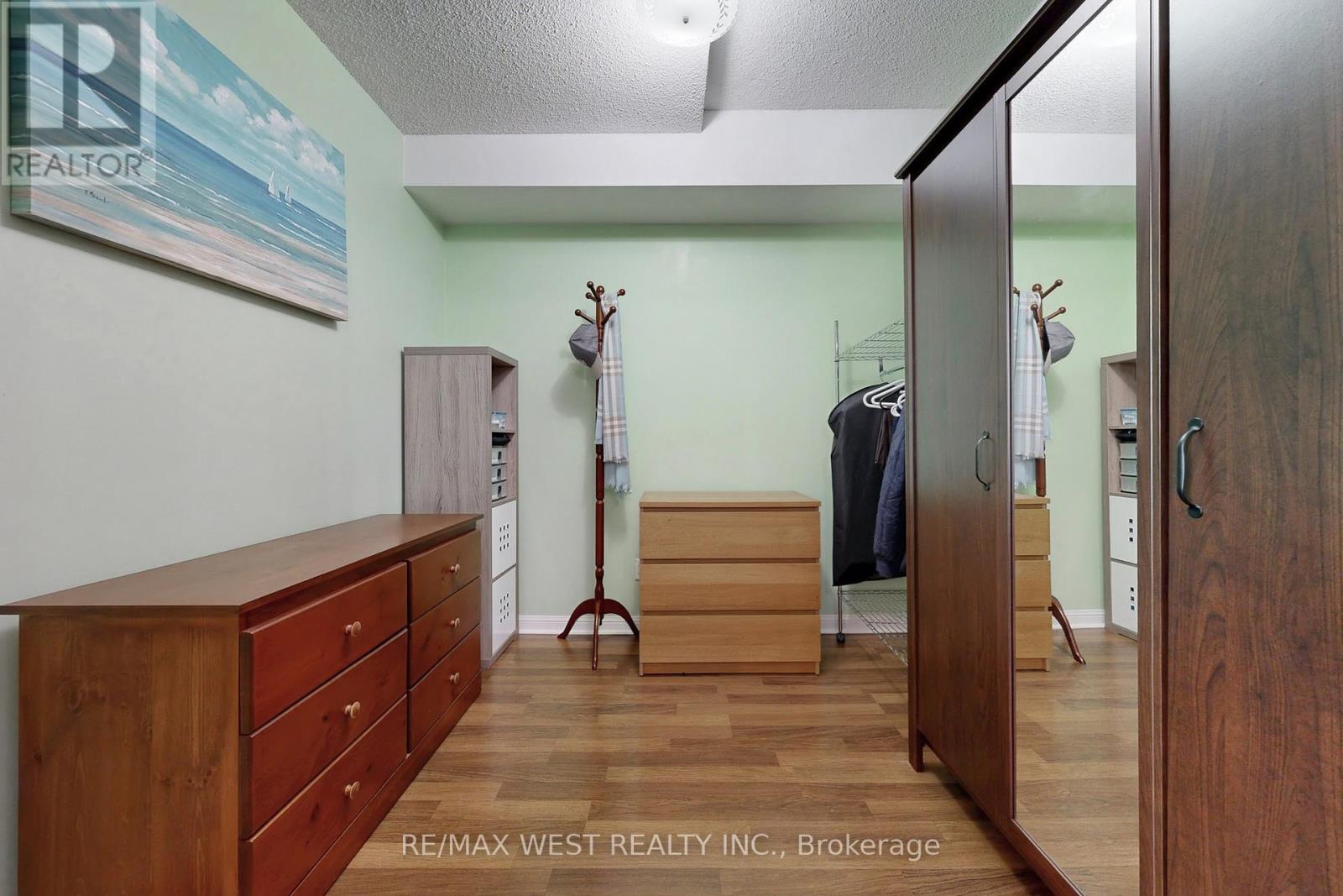 2046 - 3043 Finch Avenue W, Toronto, Ontario  M9M 0A4 - Photo 19 - W12616594