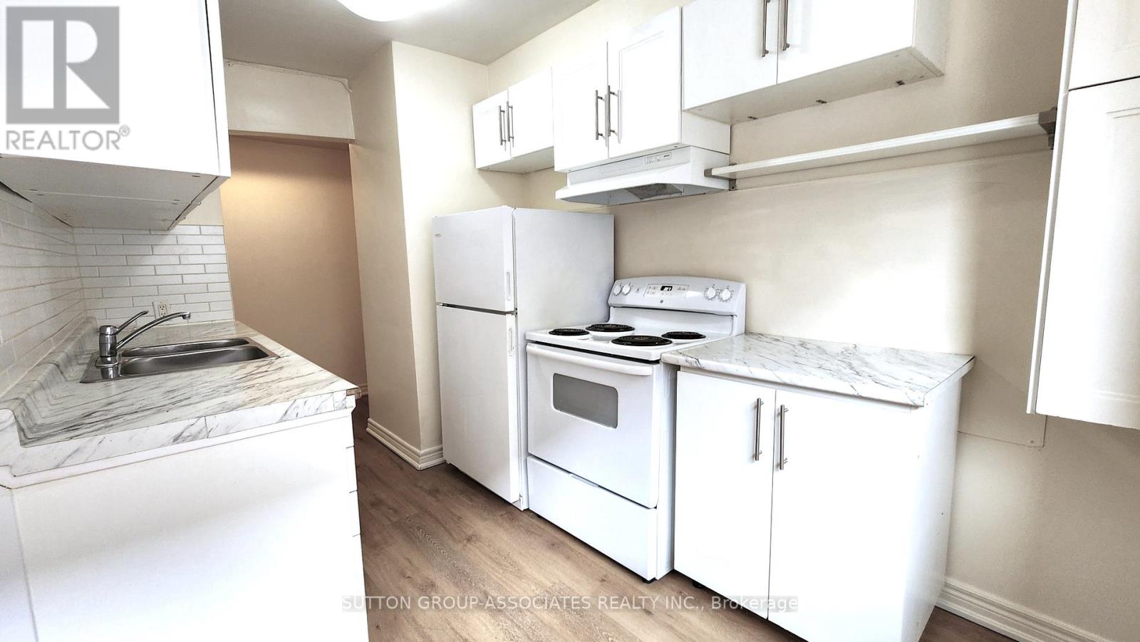 103 - 3 Greenbrook Drive, Toronto, Ontario  M6M 2J8 - Photo 6 - W12616632