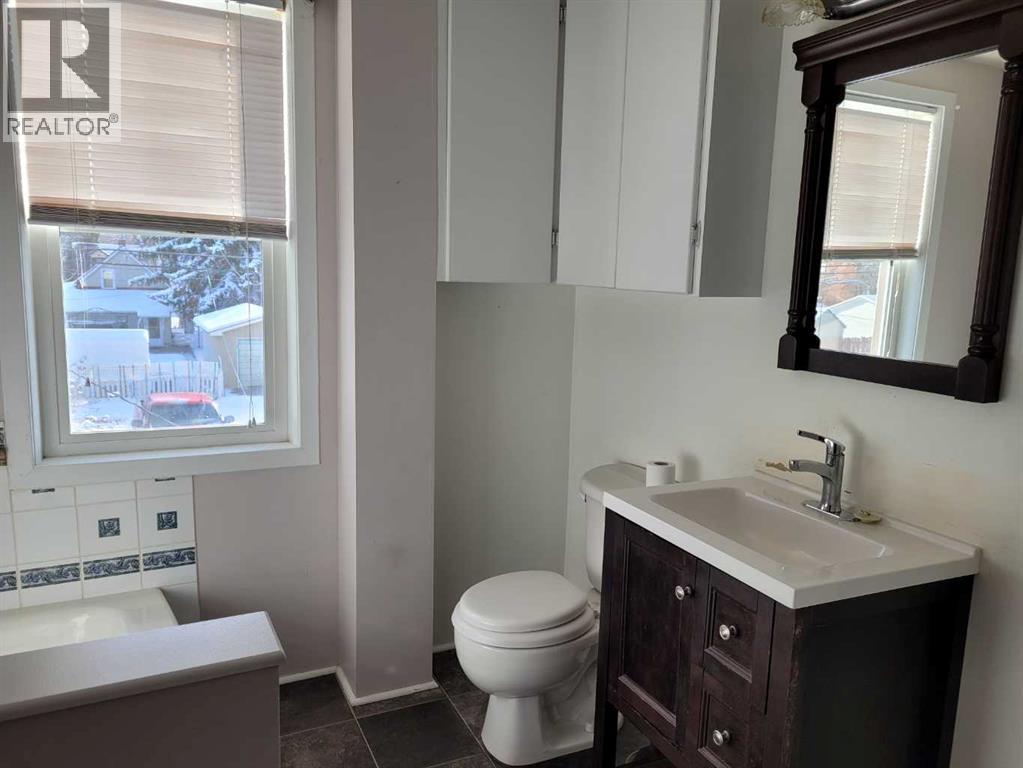 A, 819a 5 Street Se, Medicine Hat, Alberta  T1A 0N9 - Photo 9 - A2273762