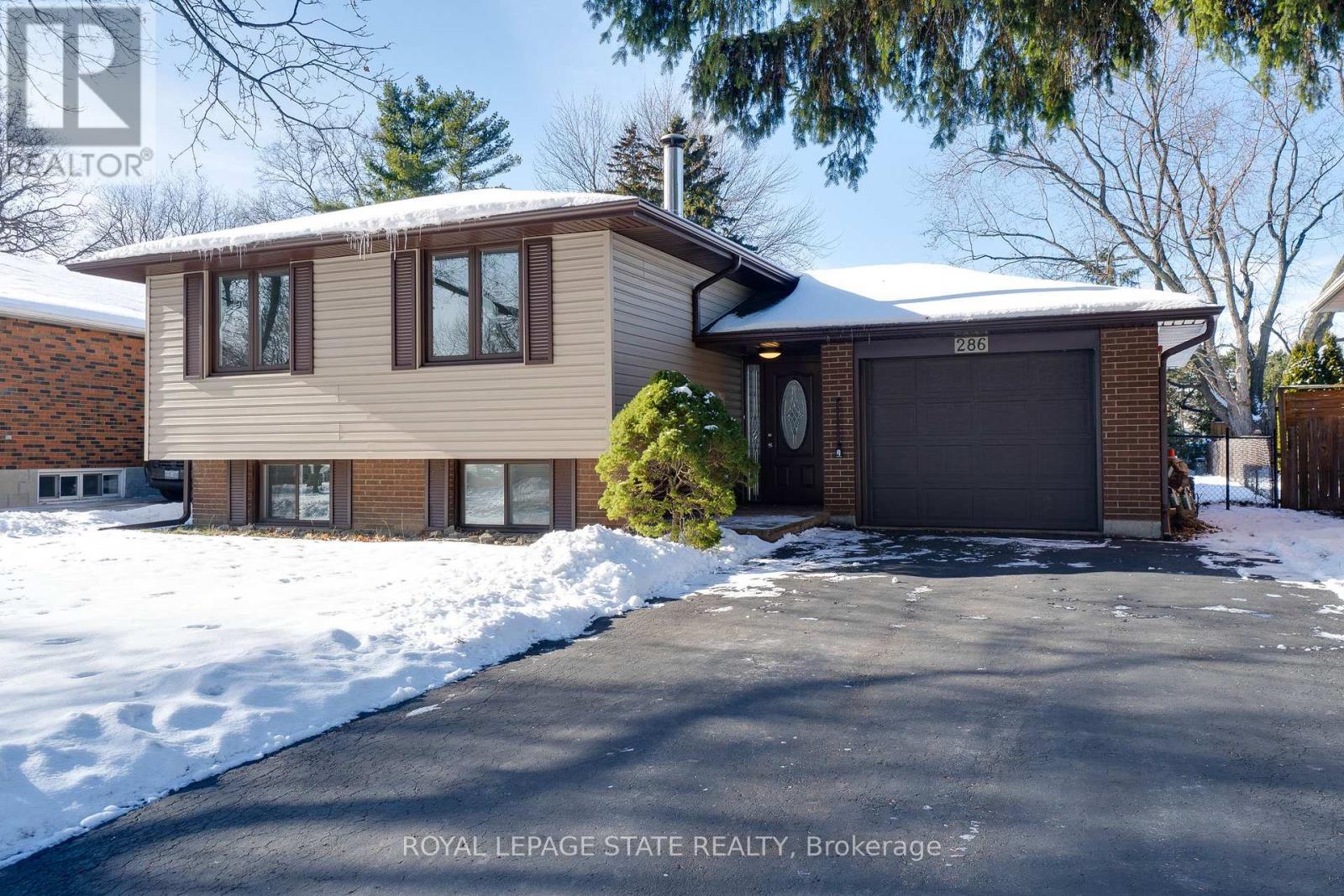 <div class="slider-price">$749,000</div><p>286 West 18th Street, Hamilton, Ontario</p>