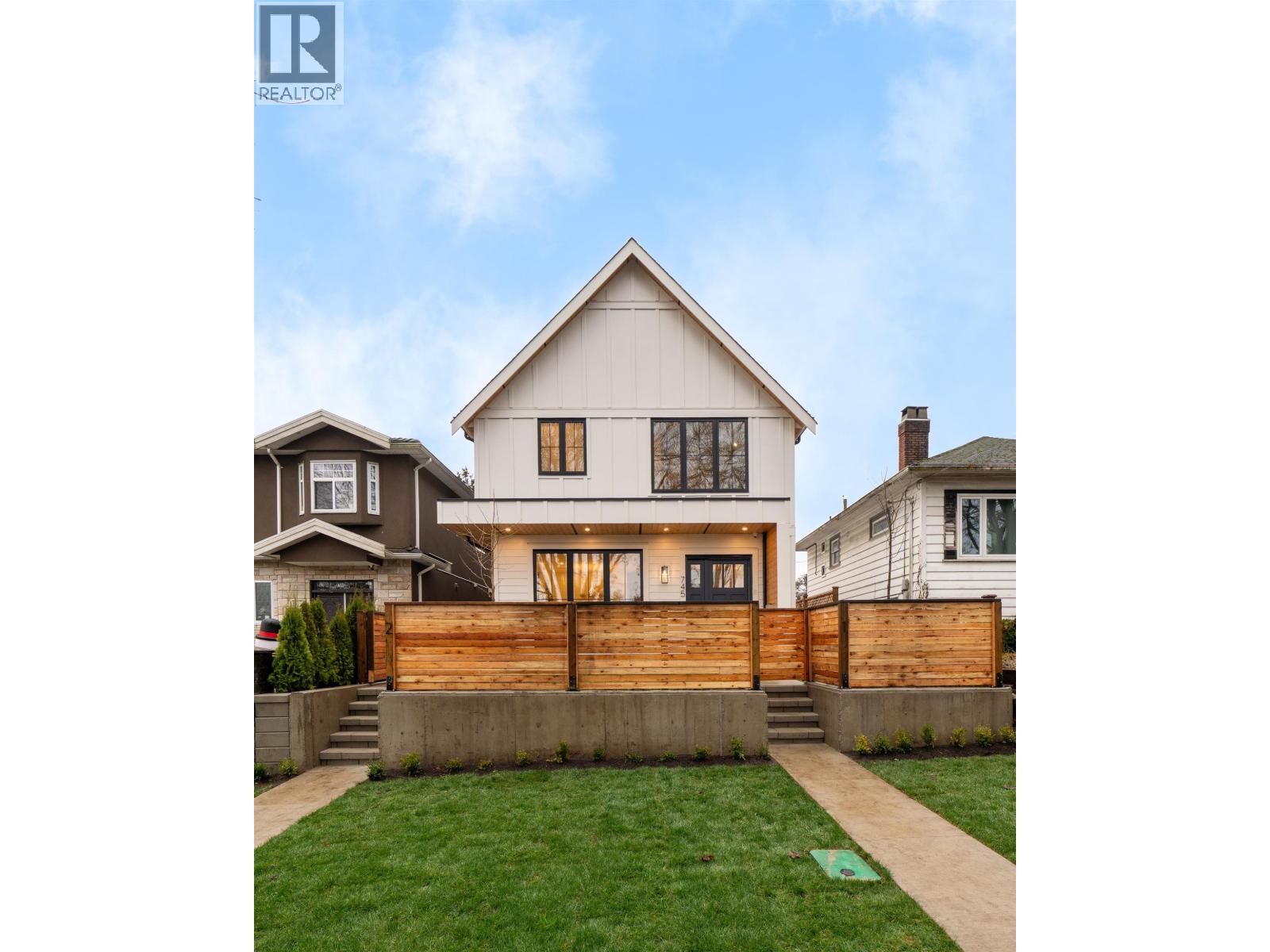 2 745 Skeena Street, Vancouver, British Columbia  V5K 4P4 - Photo 1 - R3073287