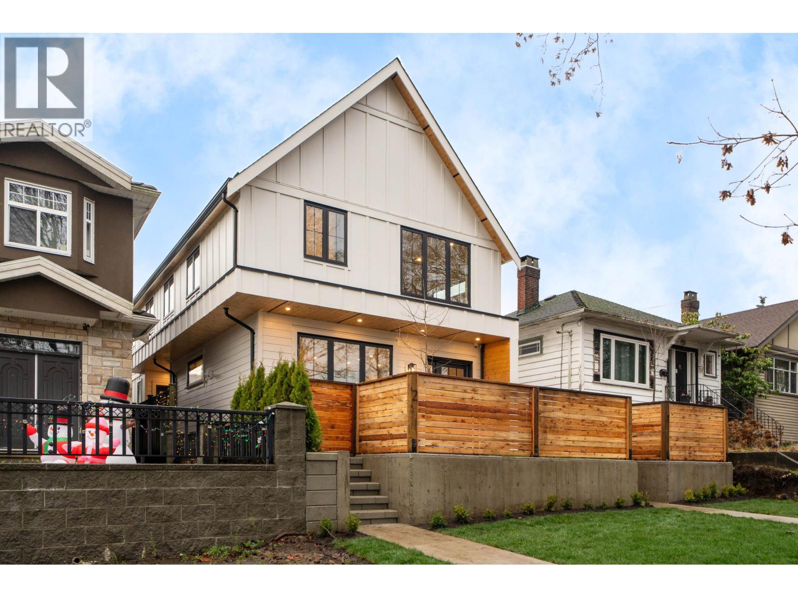 2 745 Skeena Street, Vancouver, British Columbia  V5K 4P4 - Photo 2 - R3073287