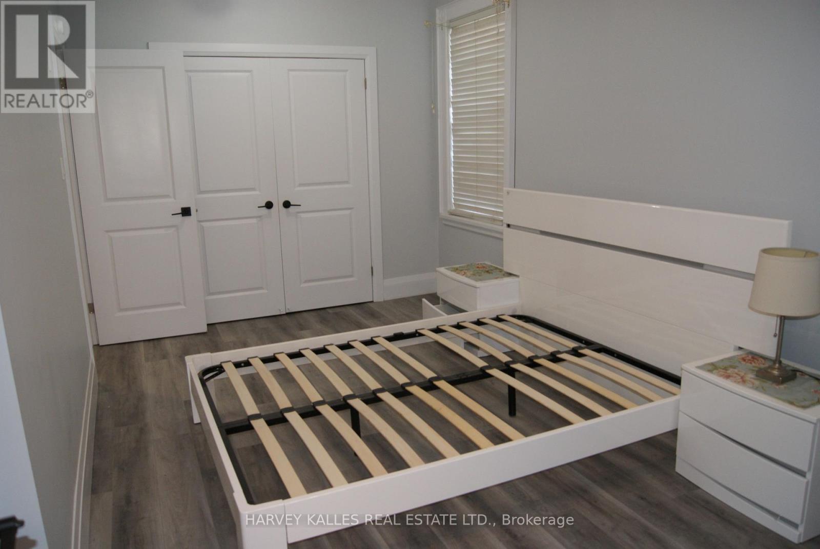 Main - 70 Centre Street W, Strathroy-Caradoc, Ontario  N7G 1T8 - Photo 9 - X12480742