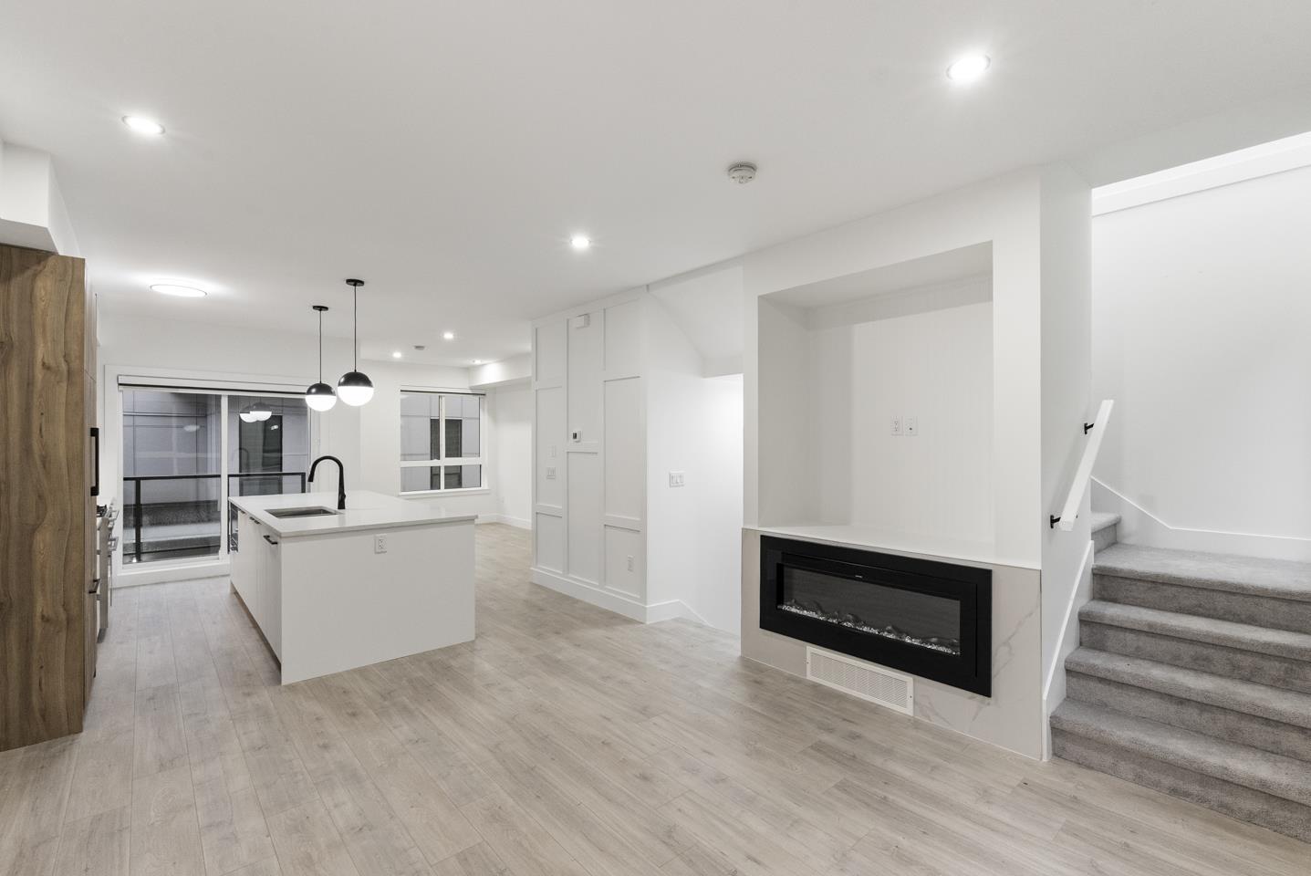 35 13895 64 Avenue, Surrey, British Columbia  V3W 3N9 - Photo 3 - R3072396