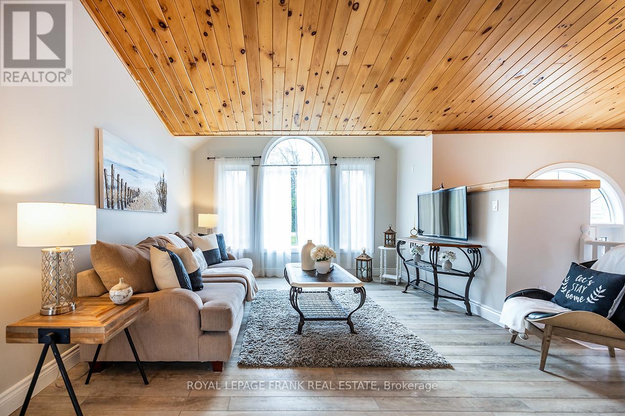 25 Shelley Drive, Kawartha Lakes, Ontario  K0M 2C0 - Photo 12 - X12508194