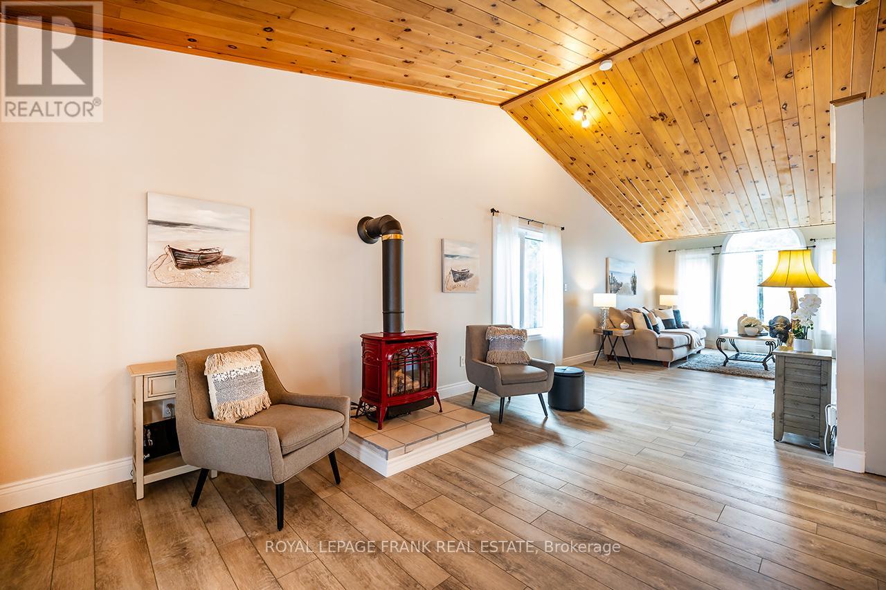 25 Shelley Drive, Kawartha Lakes, Ontario  K0M 2C0 - Photo 17 - X12508194