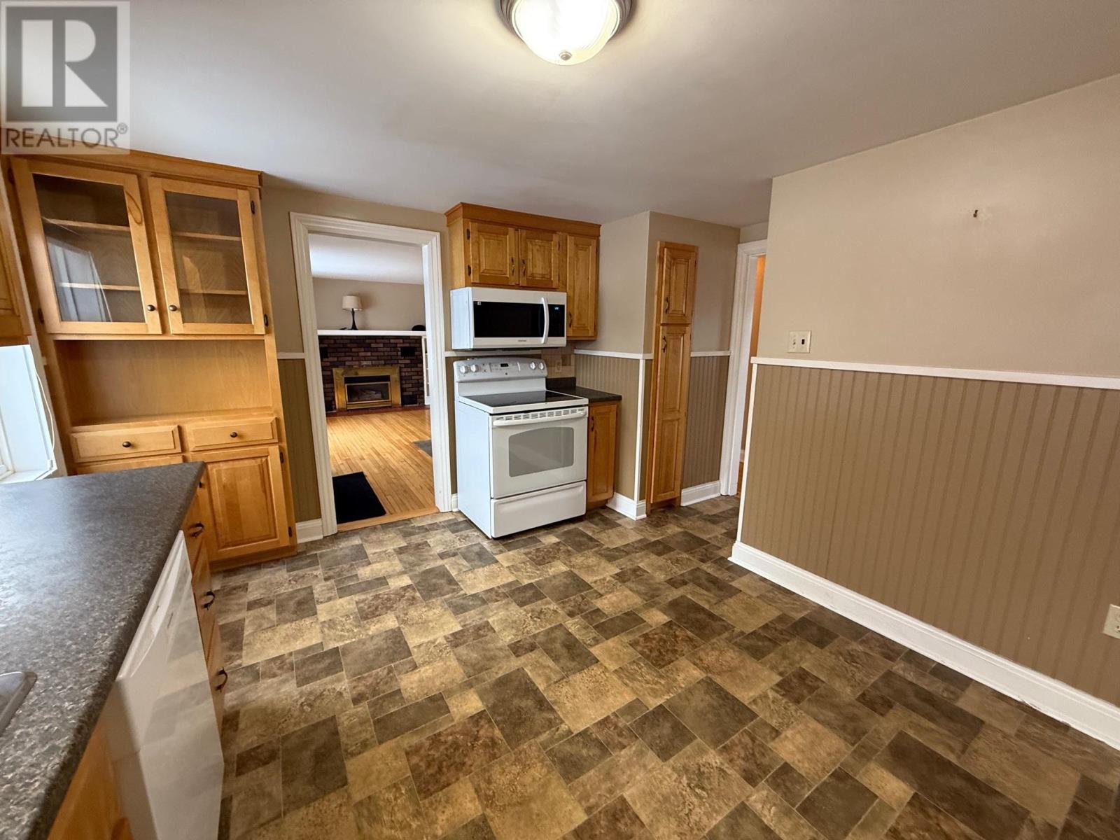 259 Schurman Avenue, Summerside, Prince Edward Island  C1N 2C8 - Photo 3 - 202529306