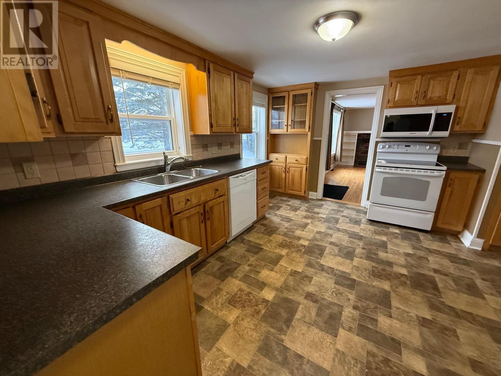 259 Schurman Avenue, Summerside, Prince Edward Island  C1N 2C8 - Photo 5 - 202529306