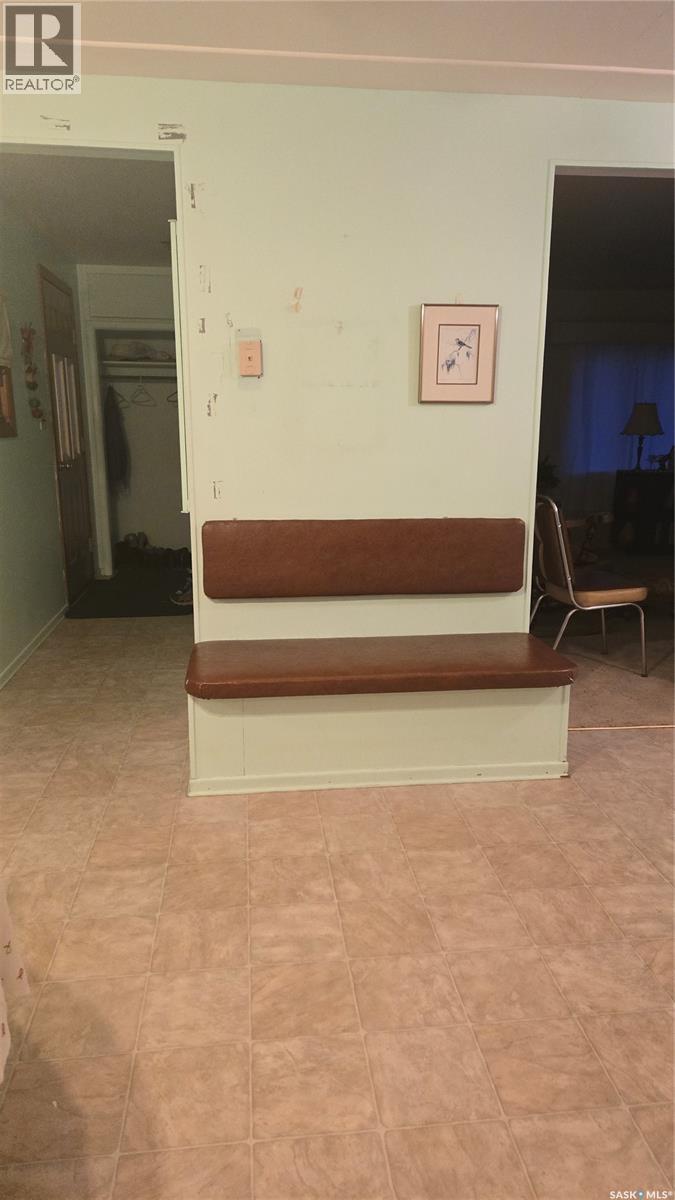 832 Peters Avenue, Oxbow, Saskatchewan  S0C 2B0 - Photo 8 - SK025484