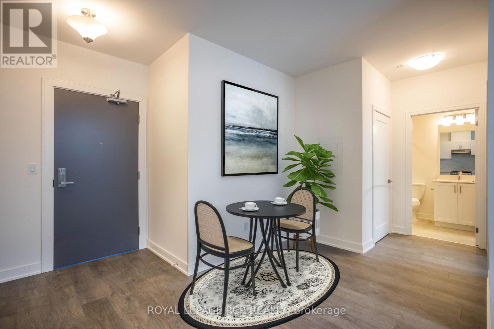 303 - 705 Davis Drive, Newmarket, Ontario  L3Y 2R2 - Photo 3 - N12616654